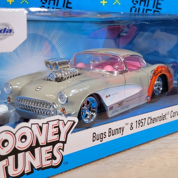 Jada Toys Looney Tunes Bugs Bunny & 1957 Chevrolet Corvette 1:24 Diecast Set New - Picture 1 of 9